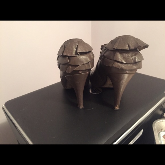 Report Ankle Booties with Ruffle Detail - Picture 3 of 4